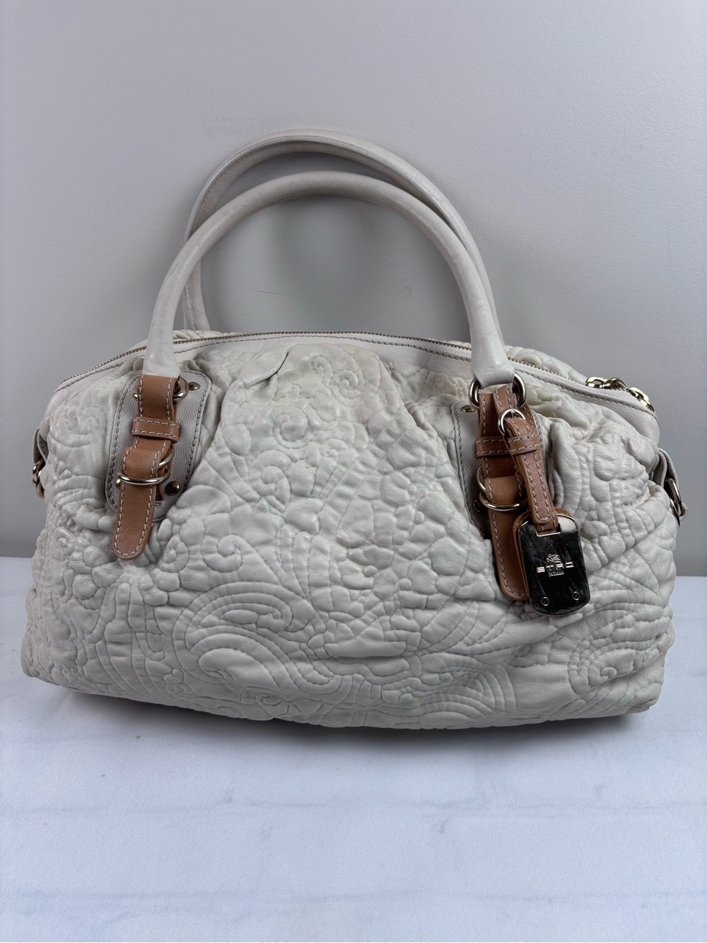 ETRO Milano calfskin leather White Quilted Handbag Italy 1B896-2198 Authentic